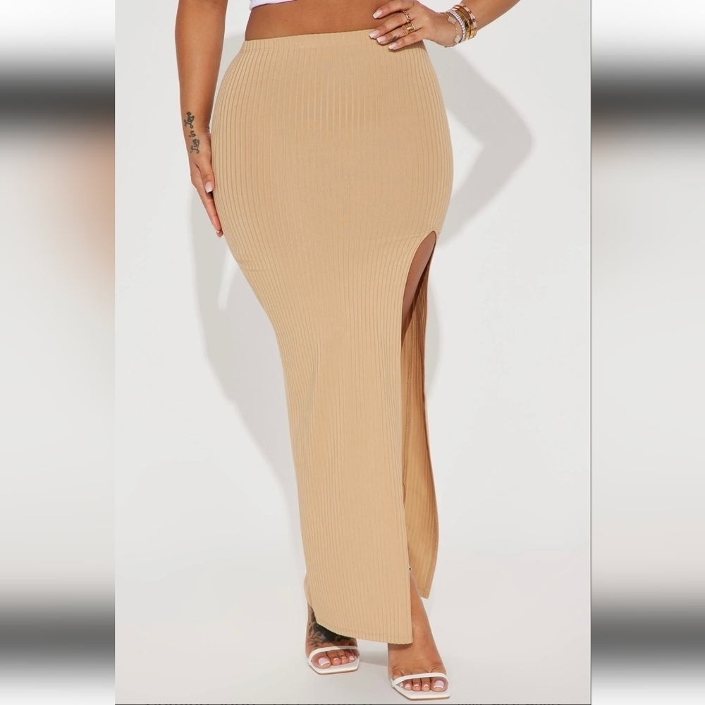 Fashion Nova- Settling Down Slit Maxi Skirt- W Sz Medium - Picture 2 of 8